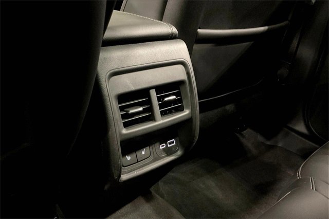 Used 2024 Cadillac XT4 Premium Luxury image 32