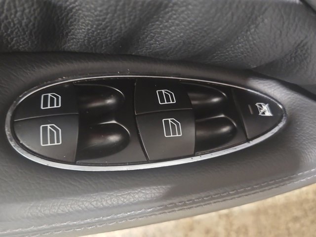 Used 2005 Mercedes-Benz E 500 Sedan image 11