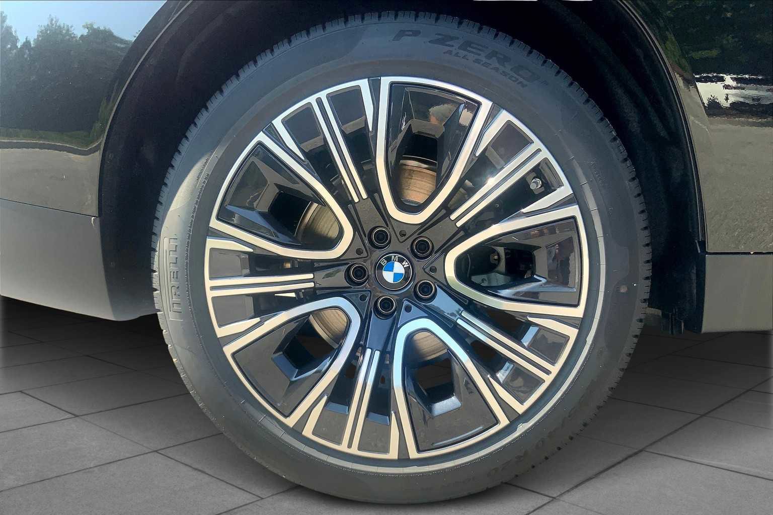 Used 2025 BMW X3 xDrive30i w/ Premium Package image 11