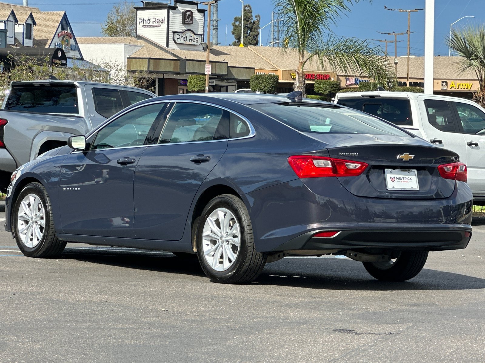 Used 2025 Chevrolet Malibu LT FWD image 3