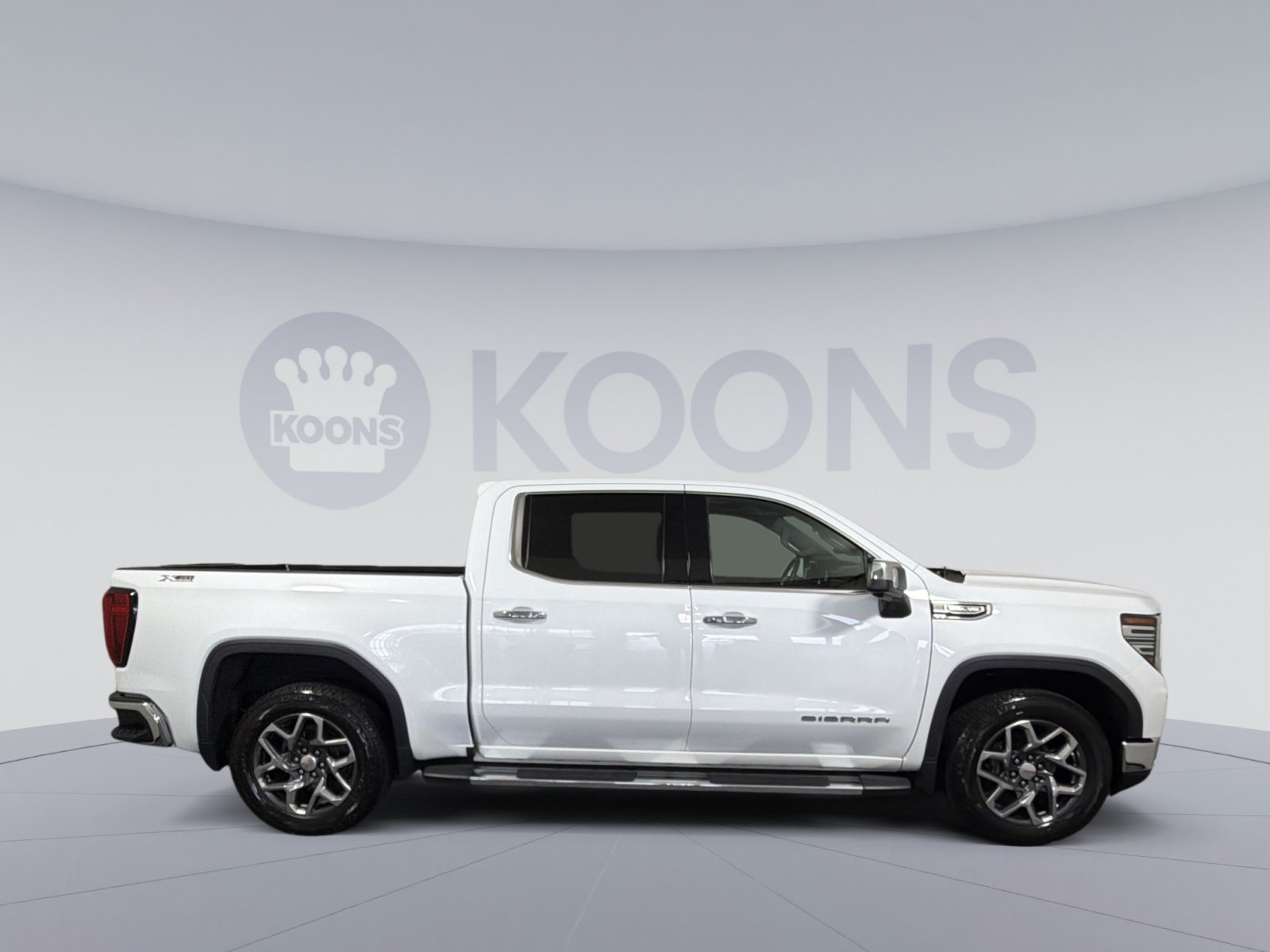 Used 2023 GMC Sierra 1500 SLT w/ SLT Premium Package AWD/4WD image 8