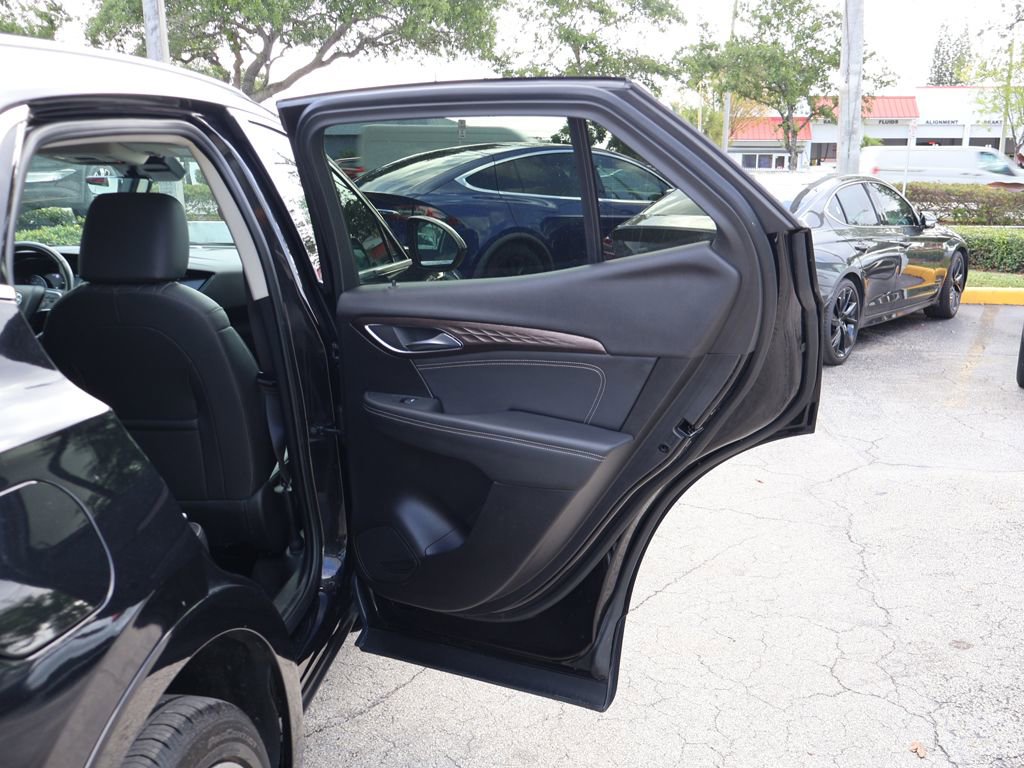 Used 2023 Buick Envision Avenir image 29