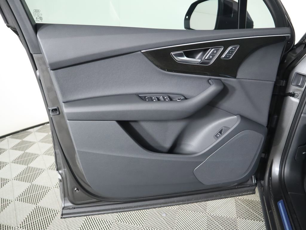 Certified 2025 Audi Q7 2.0T Premium image 26