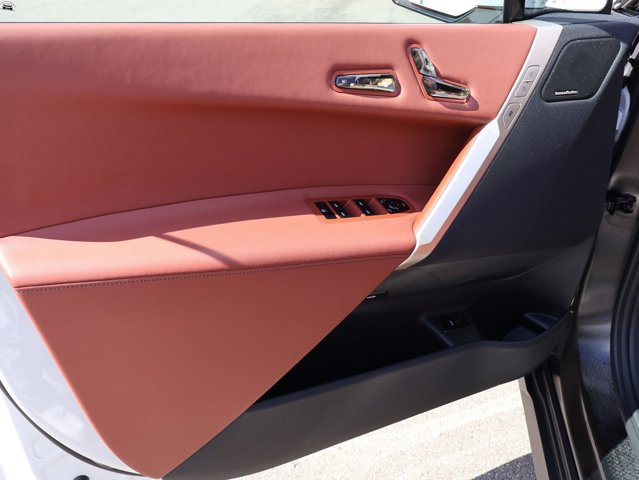 Used 2023 BMW iX xDrive50 w/ Premium Package image 12