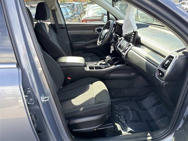 Used 2023 Kia Sorento LX image 9