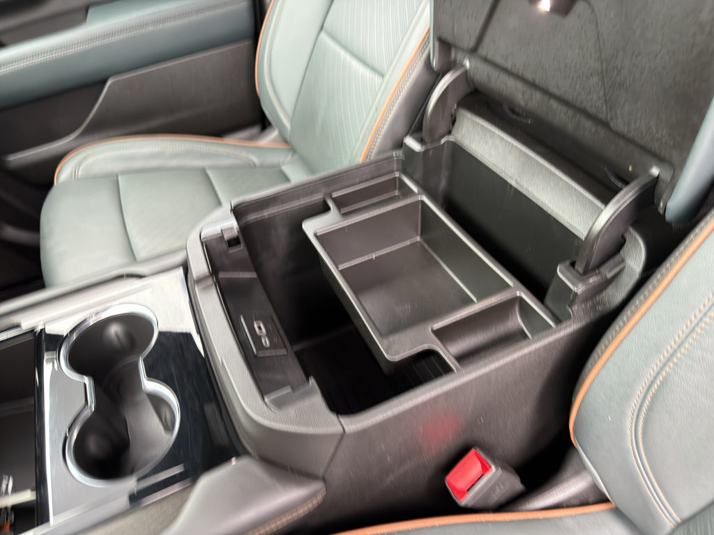 Used 2025 GMC Yukon XL AT4 AWD/4WD image 38