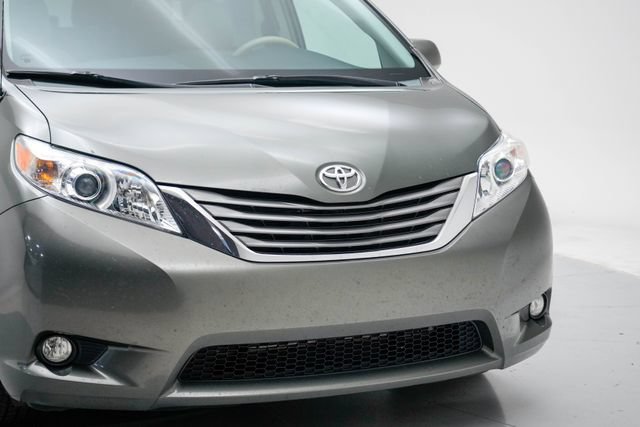 Used 2014 Toyota Sienna XLE FWD image 13