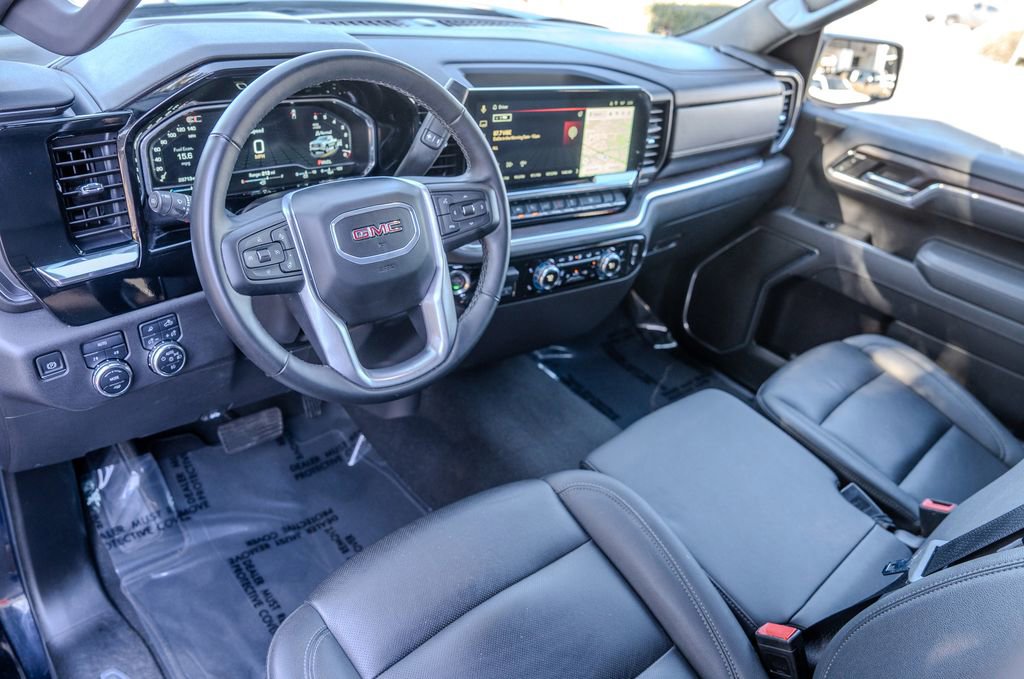 Used 2025 GMC Sierra 1500 SLT AWD/4WD image 4