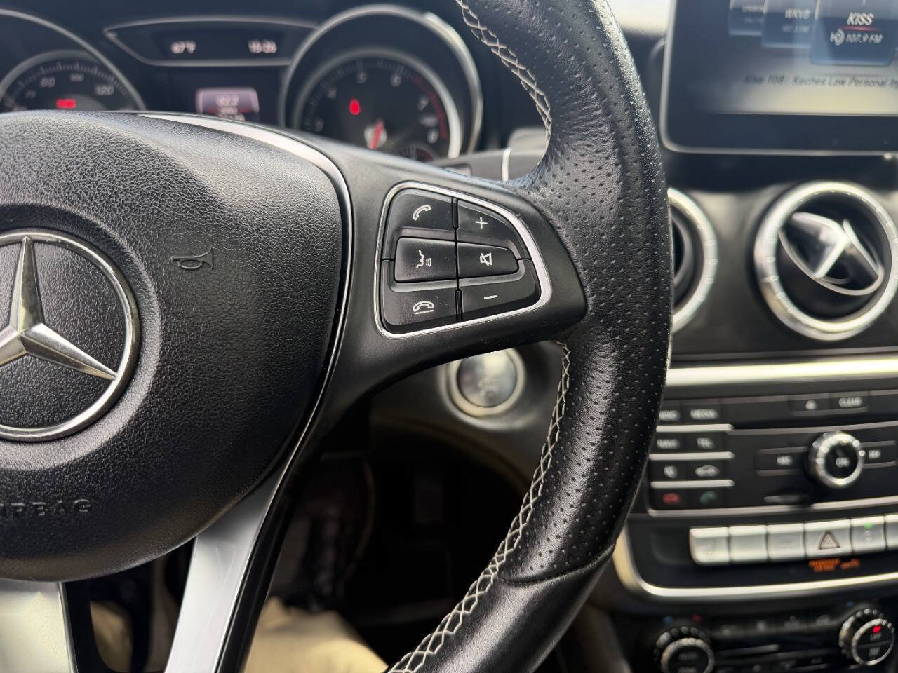 Used 2018 Mercedes-Benz CLA 250 4MATIC image 29