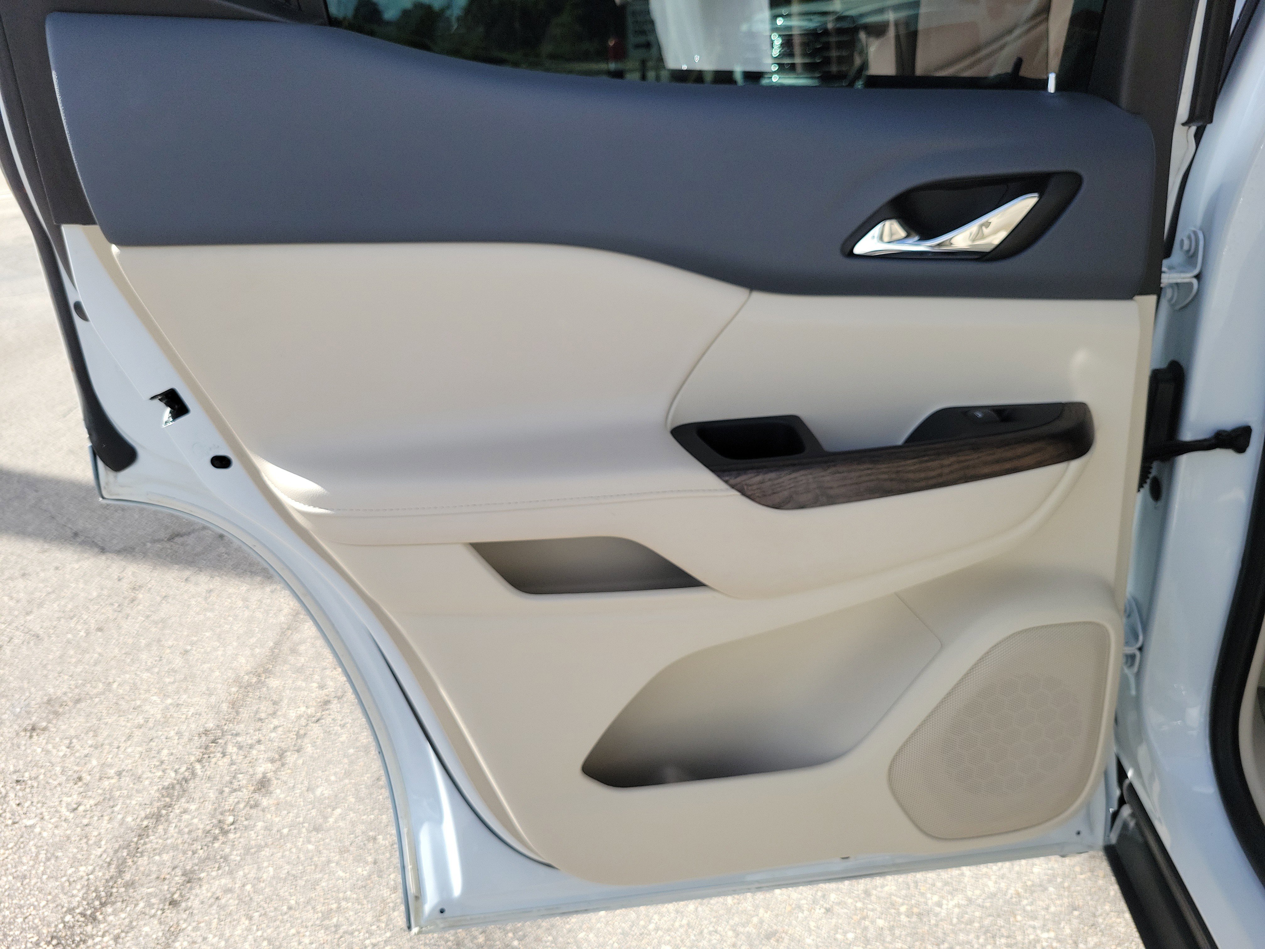 Used 2023 GMC Acadia Denali w/ Denali Ultimate Package image 24