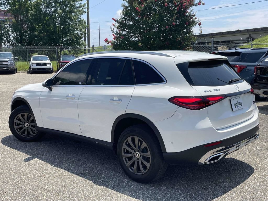 Used 2024 Mercedes-Benz GLC 300 4MATIC image 5