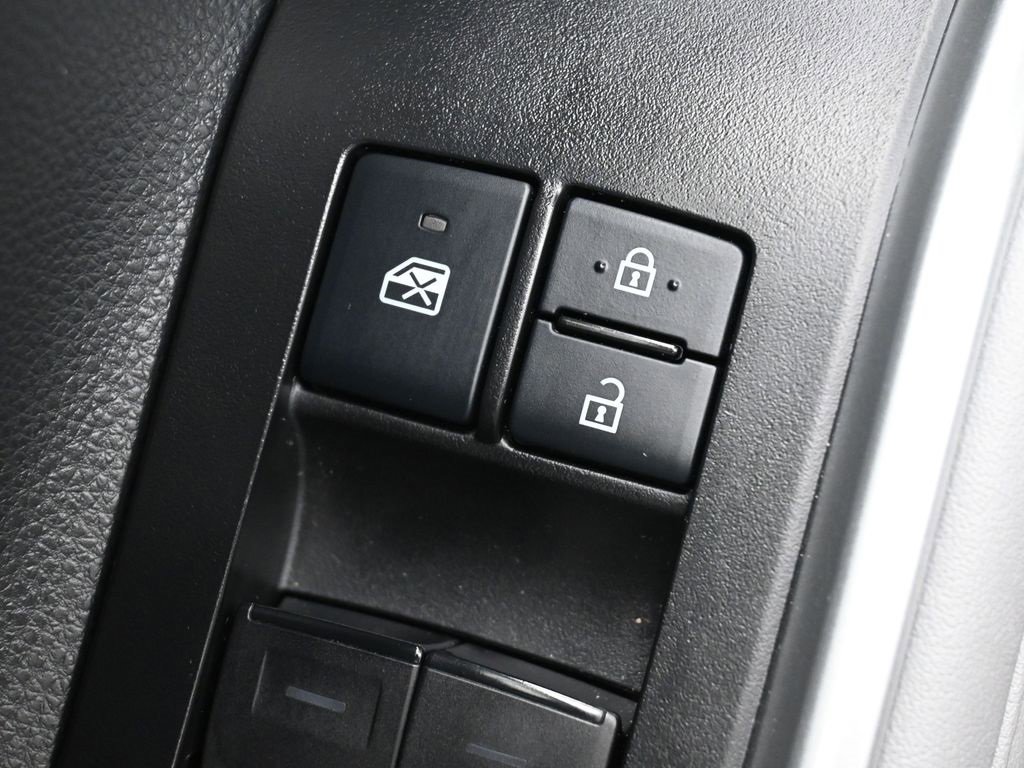 Used 2021 Toyota Highlander XLE image 13