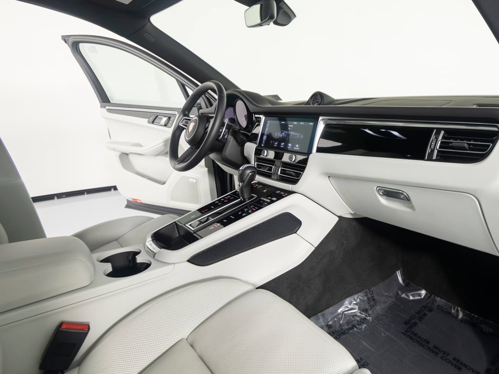 Certified 2026 Porsche Macan S AWD/4WD image 34