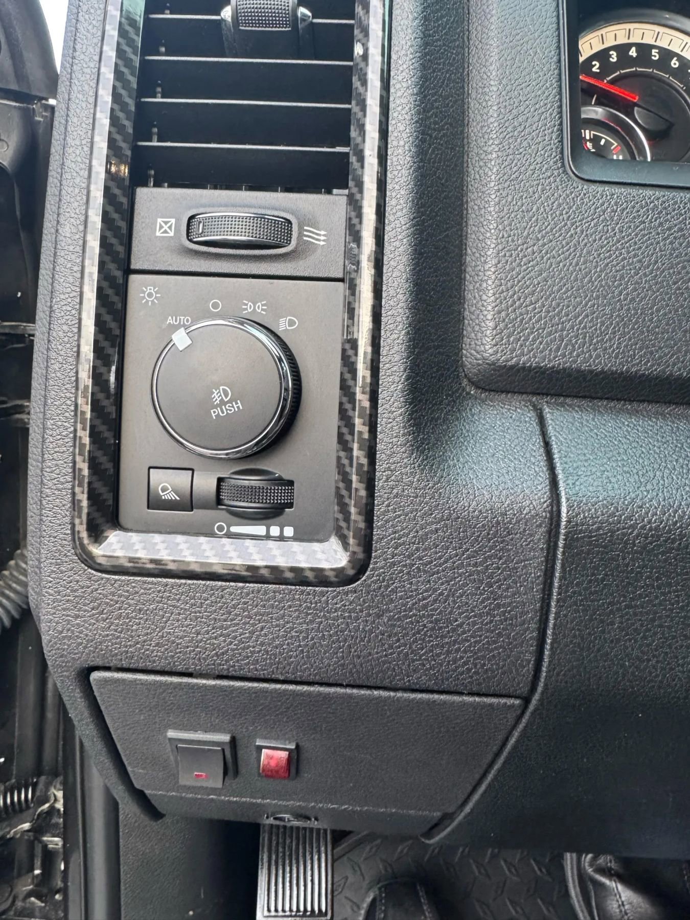 Used 2018 RAM 2500 Laramie w/ Sport Appearance Group image 39