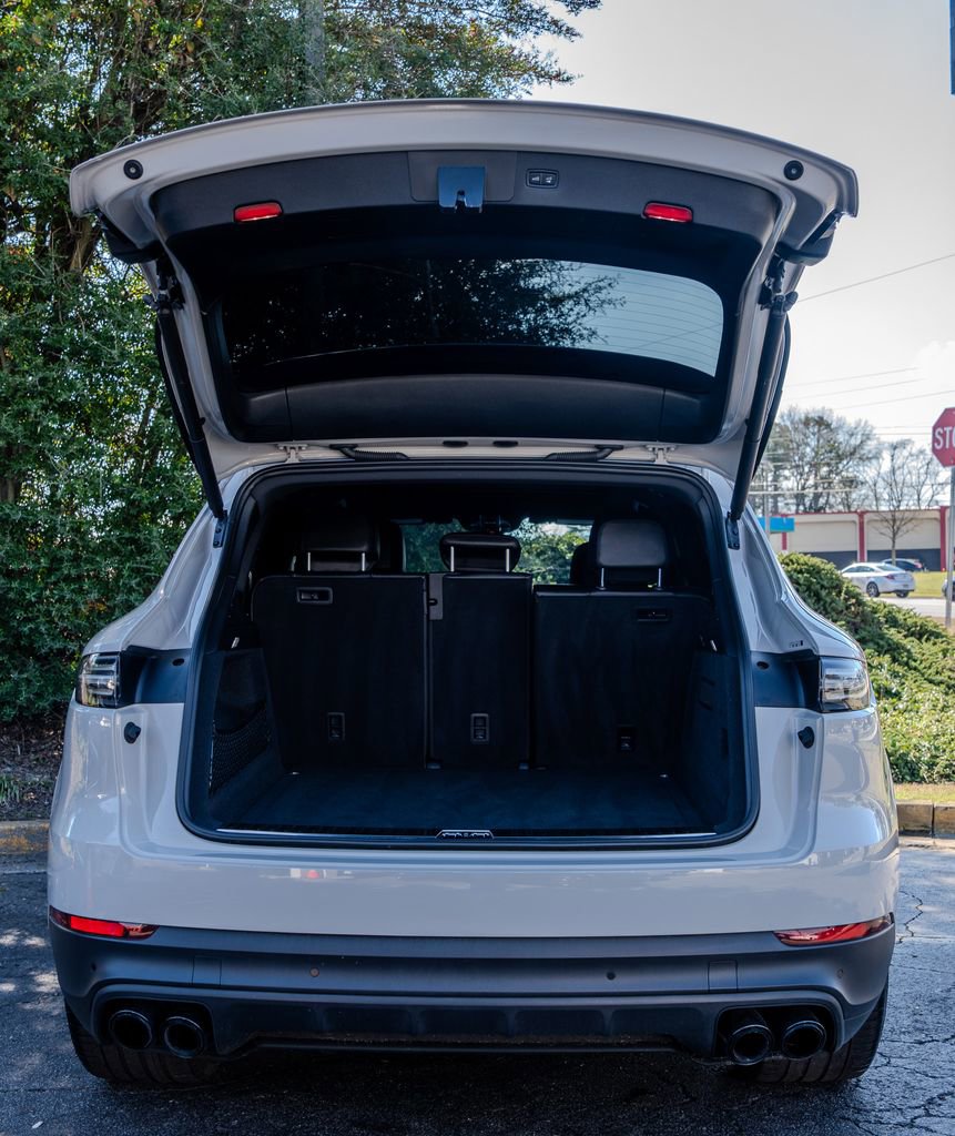 Used 2022 Porsche Cayenne Platinum Edition image 26