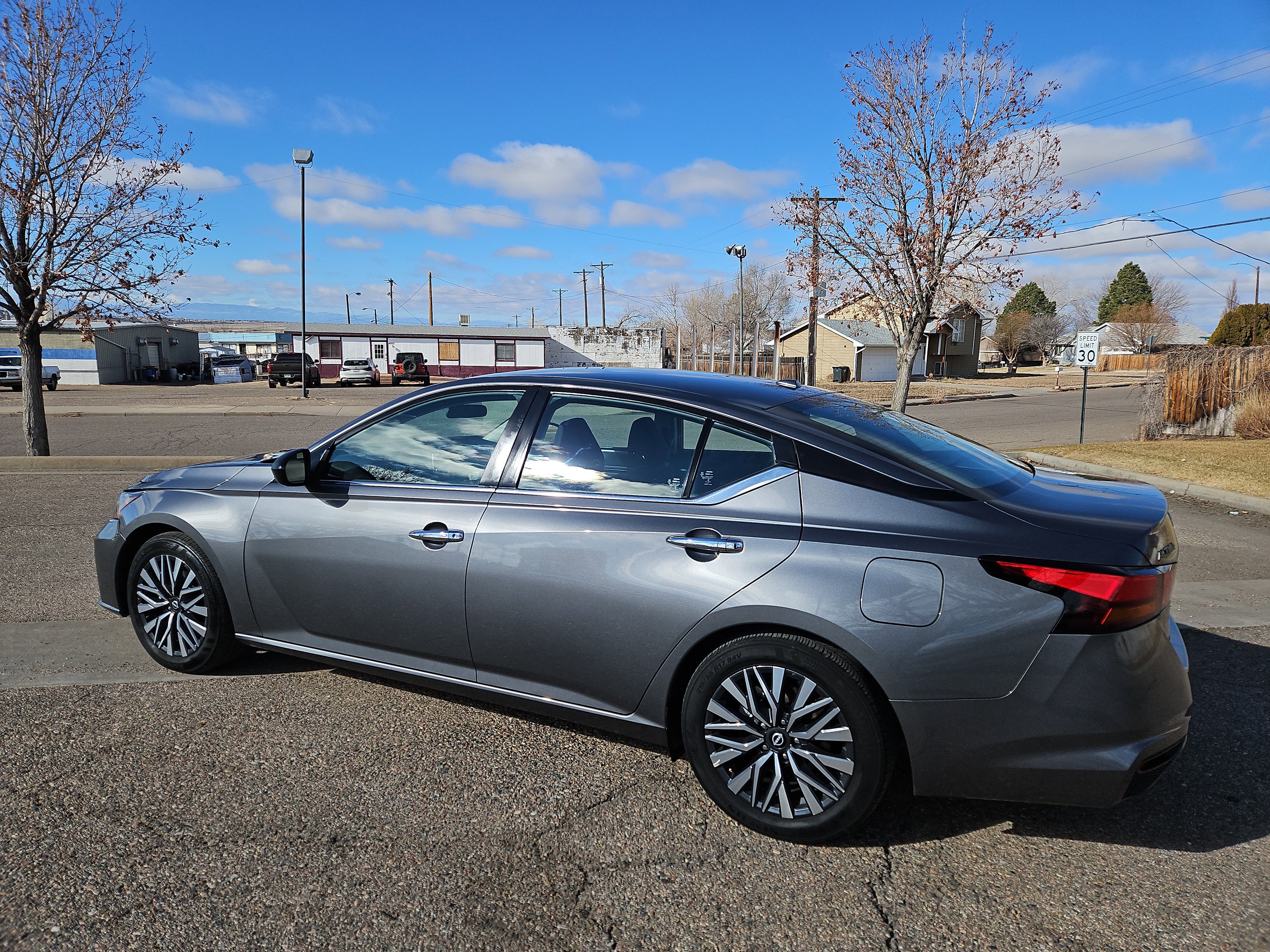 Used 2024 Nissan Altima 2.5 SV image 4