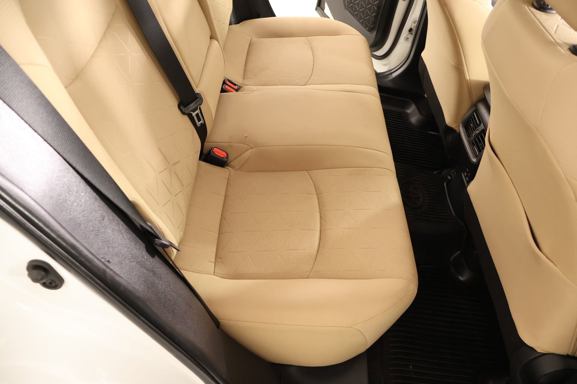 Used 2022 Toyota RAV4 XLE FWD image 13