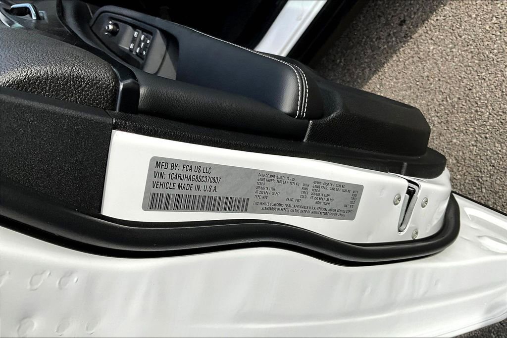 New 2025 Jeep Grand Cherokee 4WD image 13