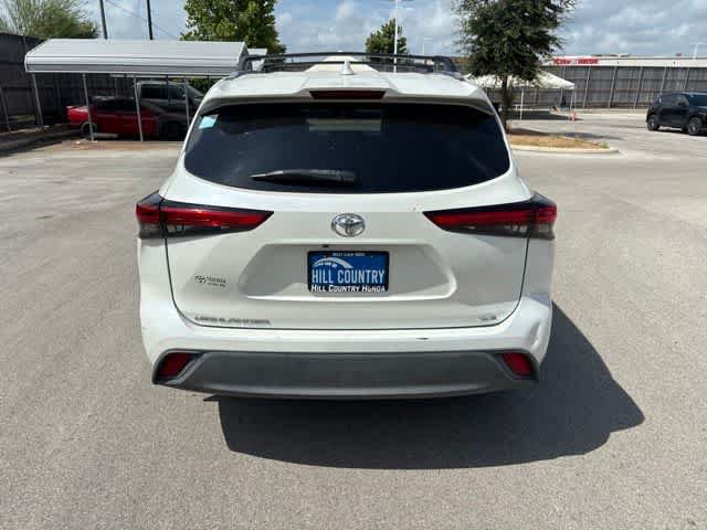 Used 2021 Toyota Highlander XLE FWD image 4