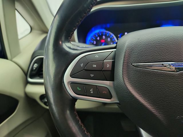 Used 2019 Chrysler Pacifica Touring-L FWD image 17