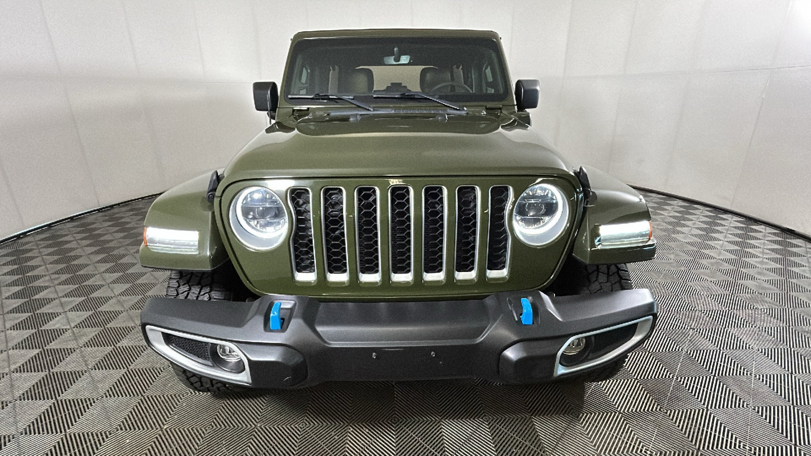 Used 2023 Jeep Wrangler Unlimited Sahara AWD/4WD image 9