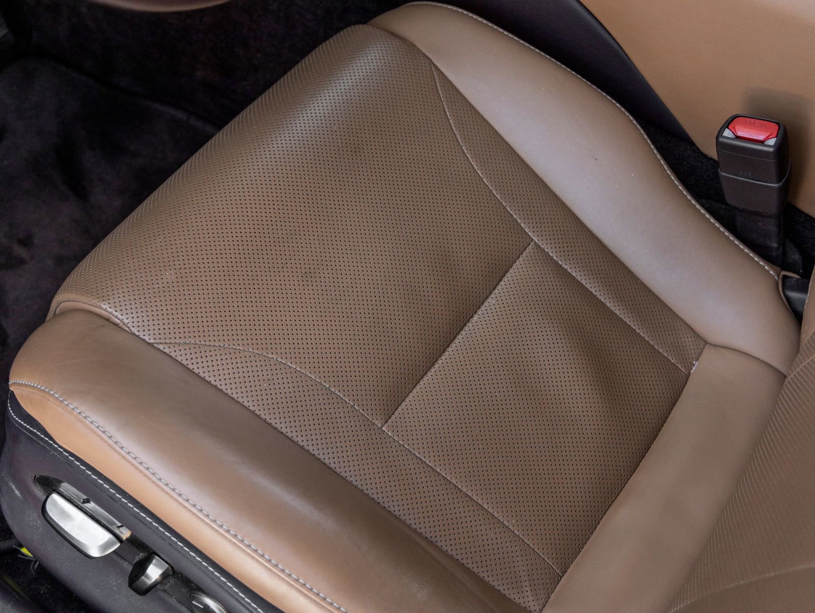 Used 2019 Lexus LS 500 w/ Accessory Package (Z2) image 16