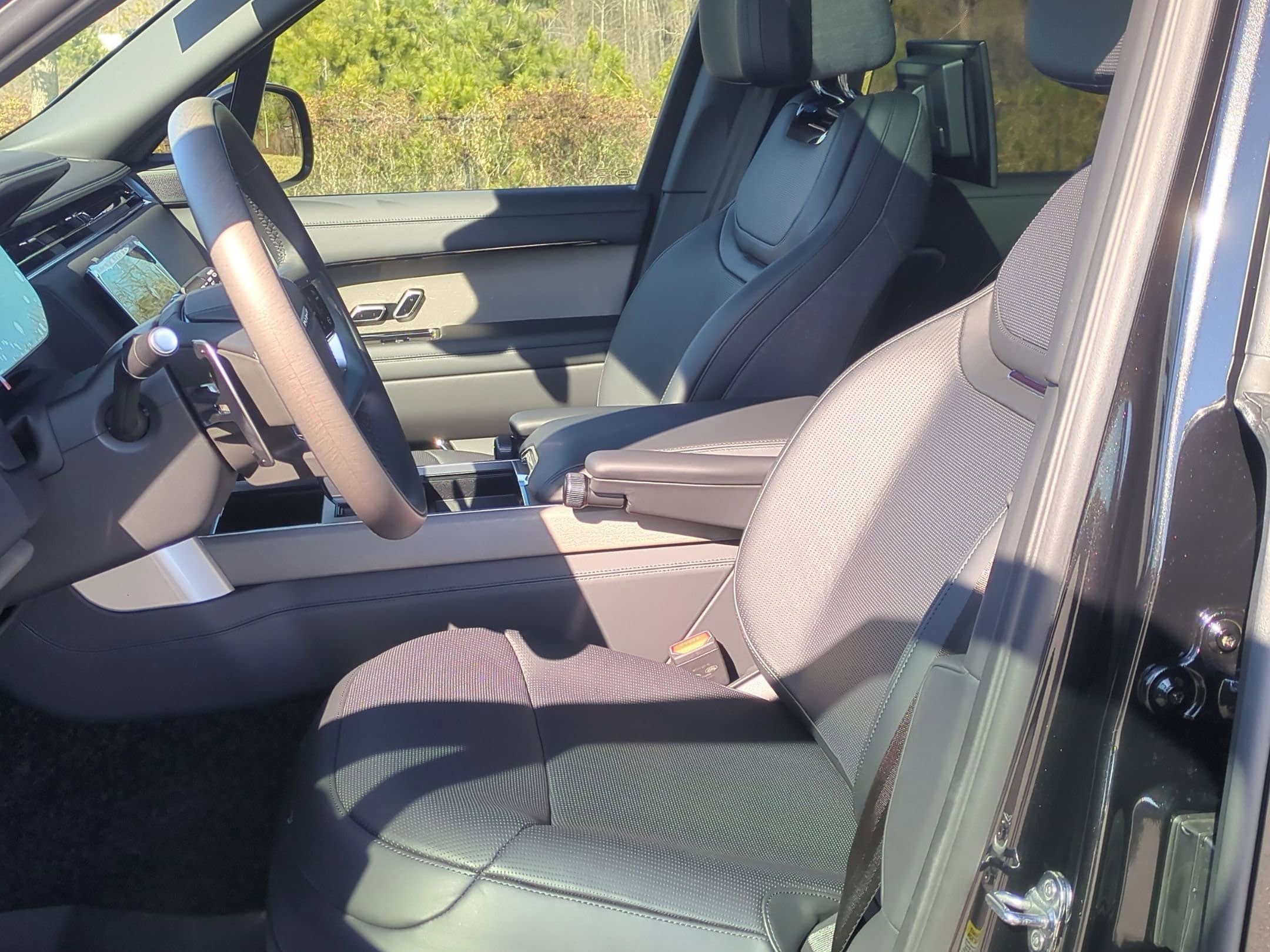 New 2026 Land Rover Range Rover SV AWD/4WD image 18
