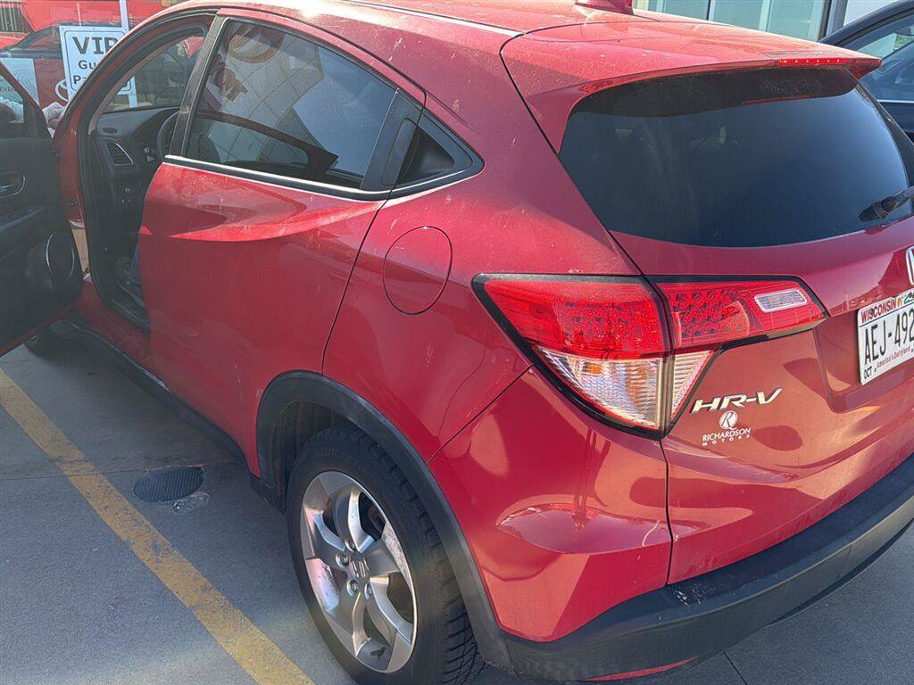 Used 2017 Honda HR-V EX image 2