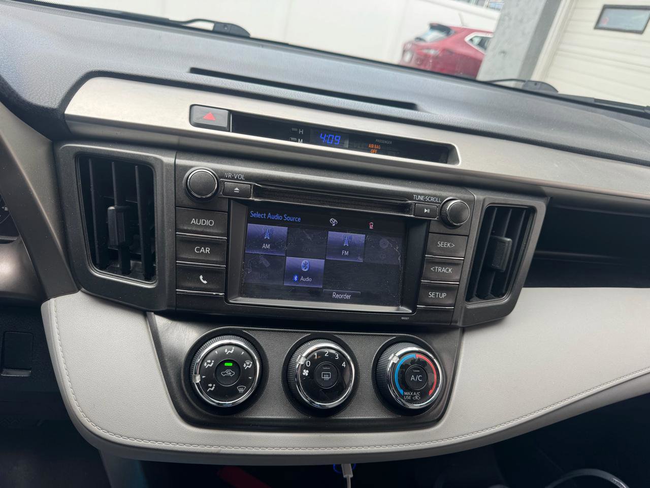 Used 2015 Toyota RAV4 LE image 18