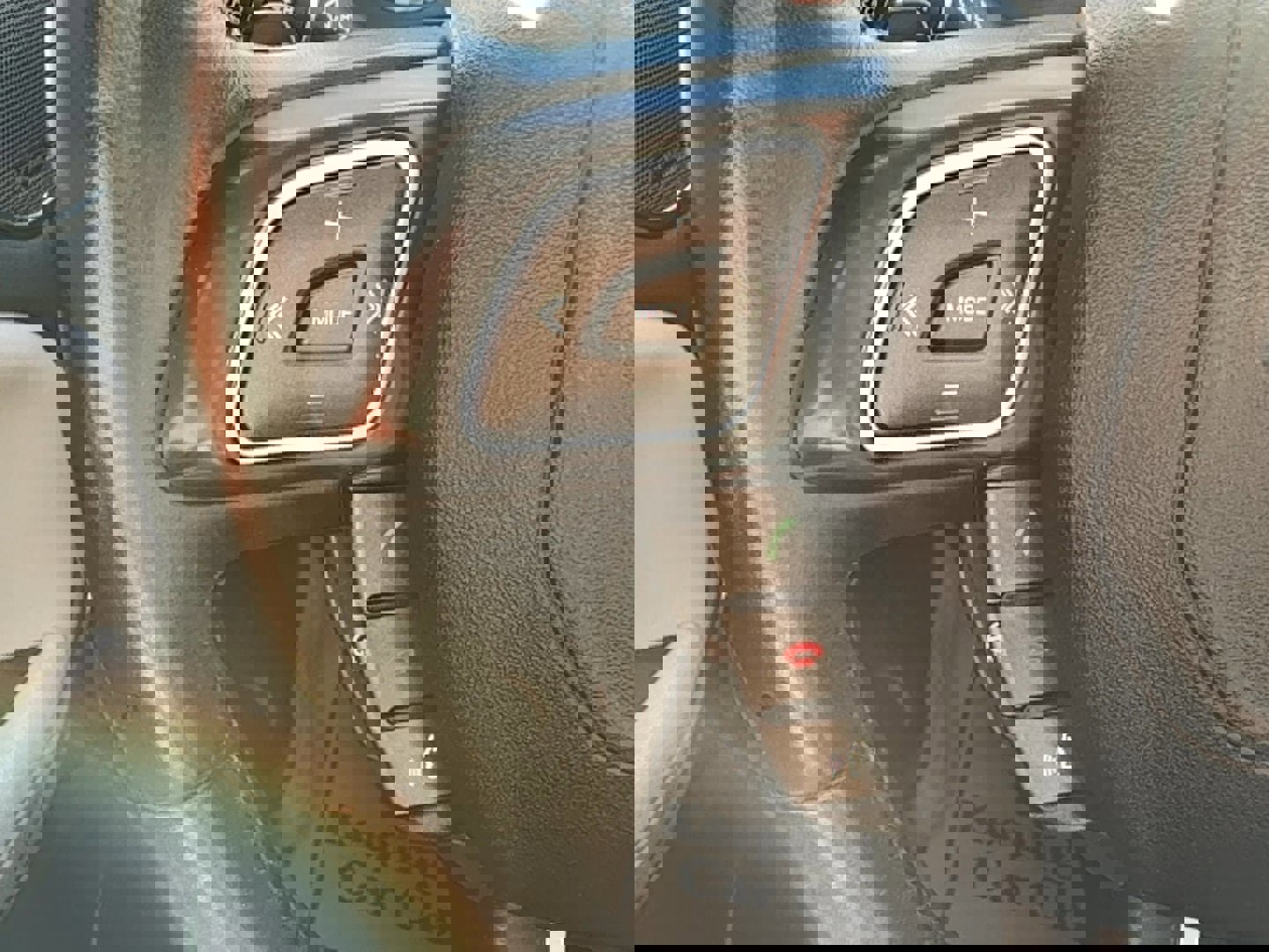 Used 2018 Land Rover Range Rover Evoque SE Premium image 28