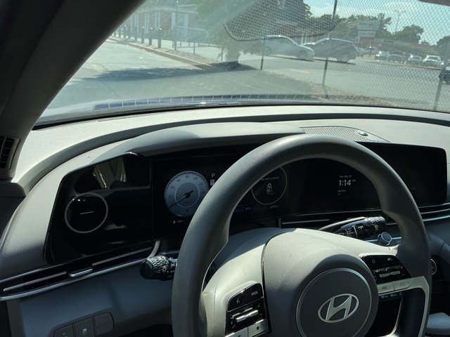 Used 2024 Hyundai Elantra SEL FWD image 15