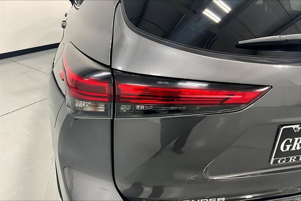 Used 2023 Toyota Highlander L image 39