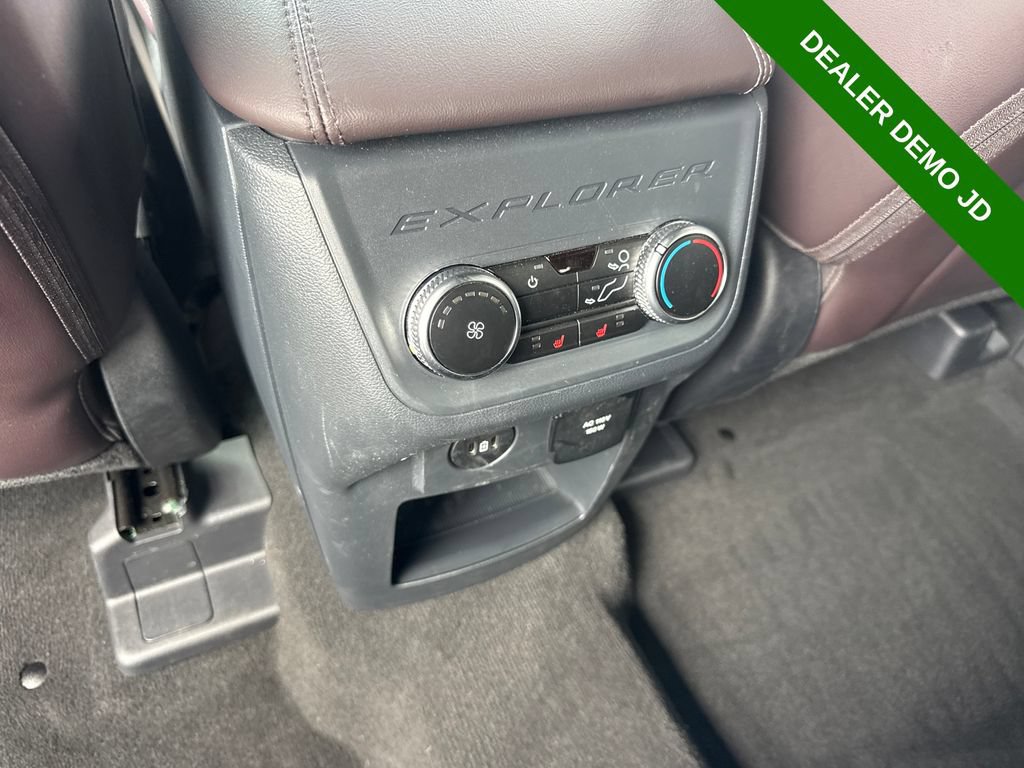 Used 2025 Ford Explorer Platinum AWD/4WD image 18