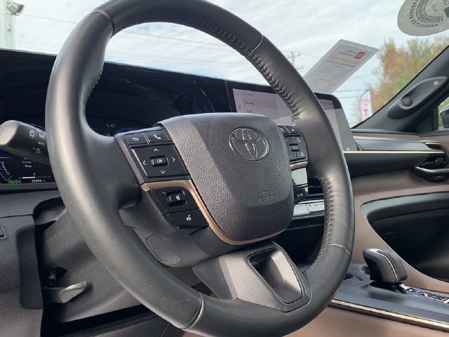 Used 2023 Toyota Crown AWD/4WD image 19