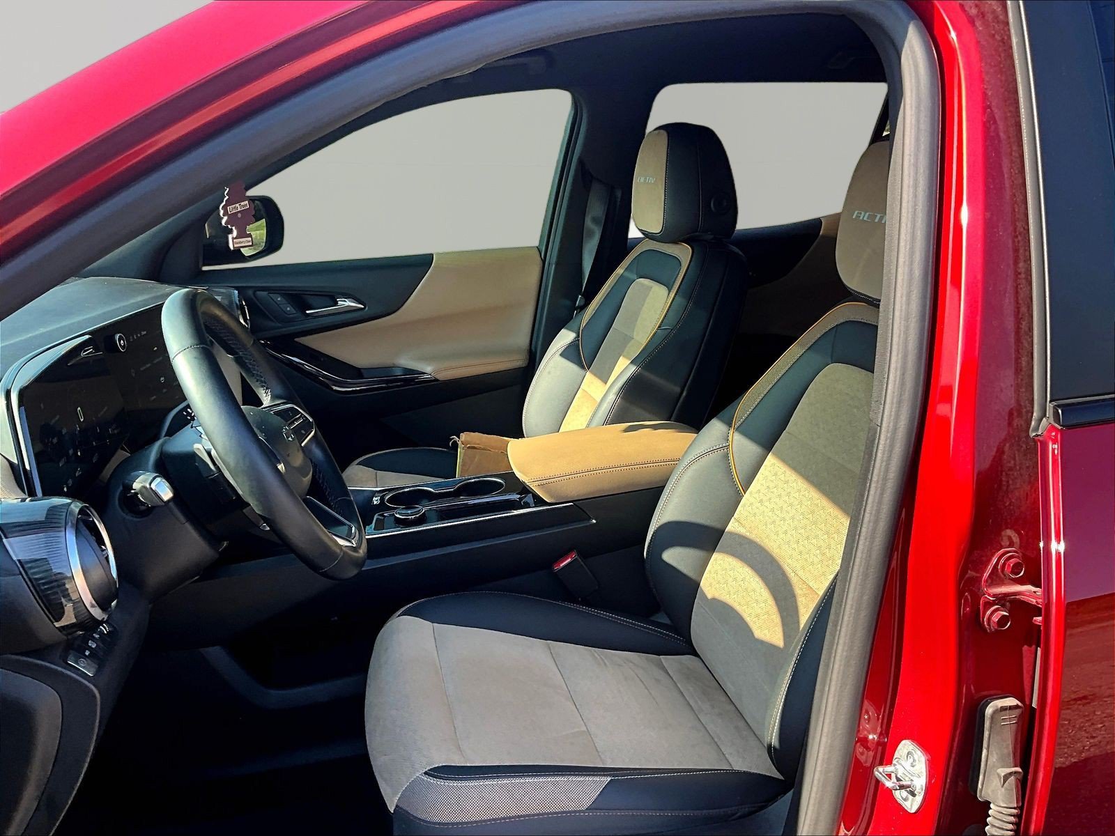 Used 2025 Chevrolet Equinox ACTIV w/ Safety and Technology Package AWD/4WD image 21