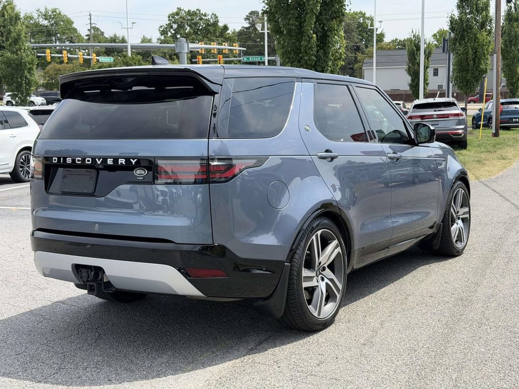 Used 2023 Land Rover Discovery Metropolitan Edition AWD/4WD image 2