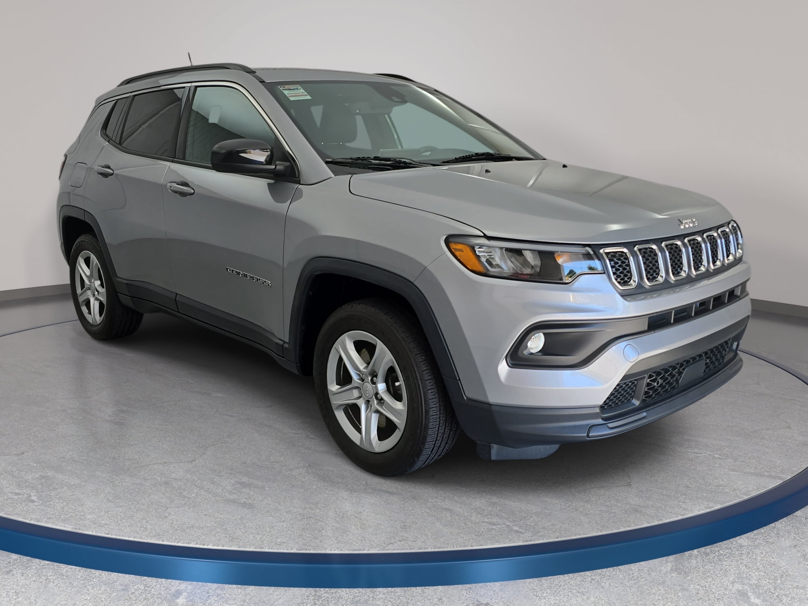Used 2024 Jeep Compass Latitude w/ Convenience Group AWD/4WD image 3