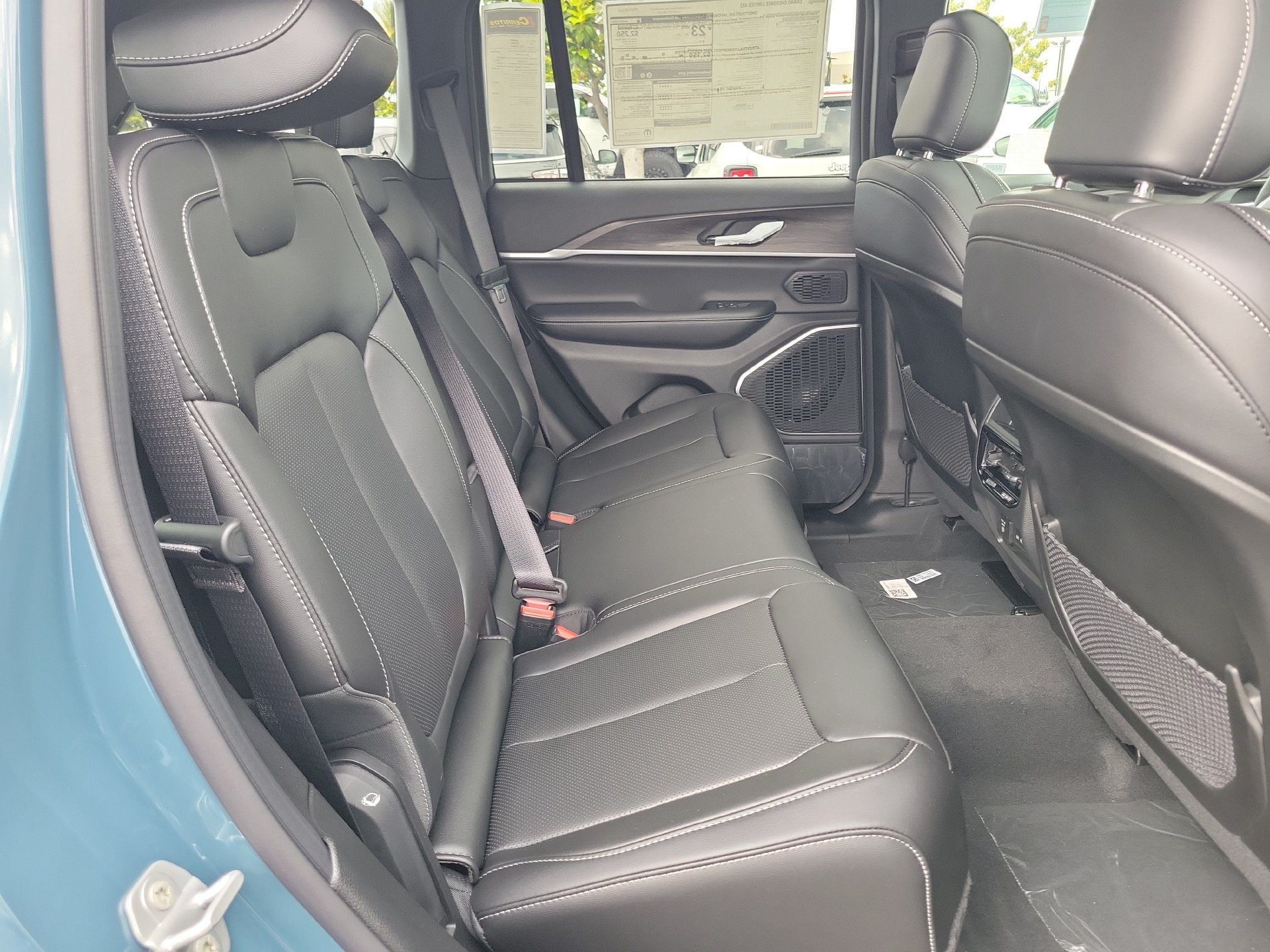 New 2026 Jeep Grand Cherokee Limited w/ Luxury Tech Group II RWD image 18