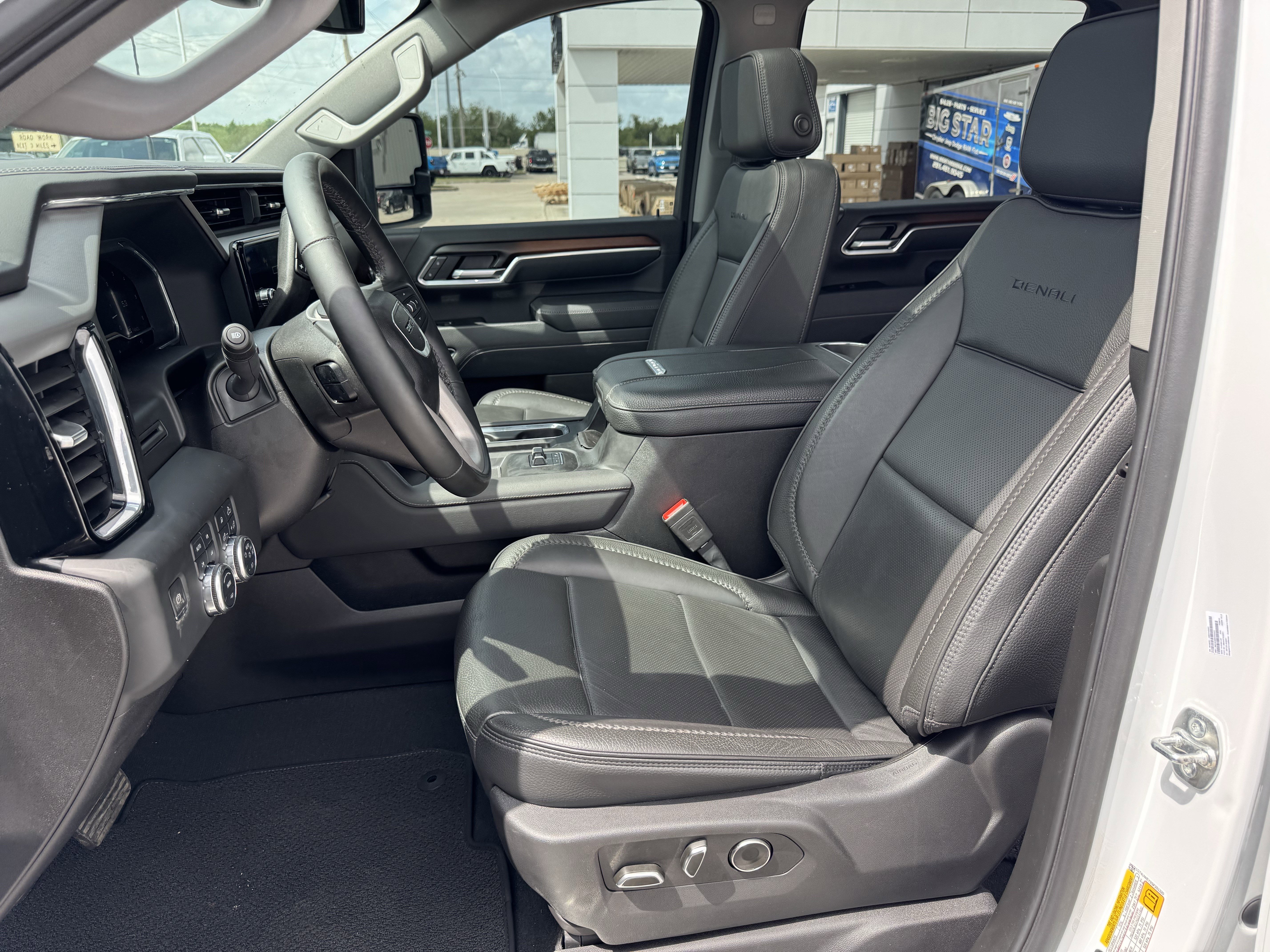 Used 2025 GMC Sierra 3500 Denali image 29
