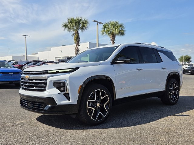 Used 2026 Chevrolet Traverse High Country FWD image 2