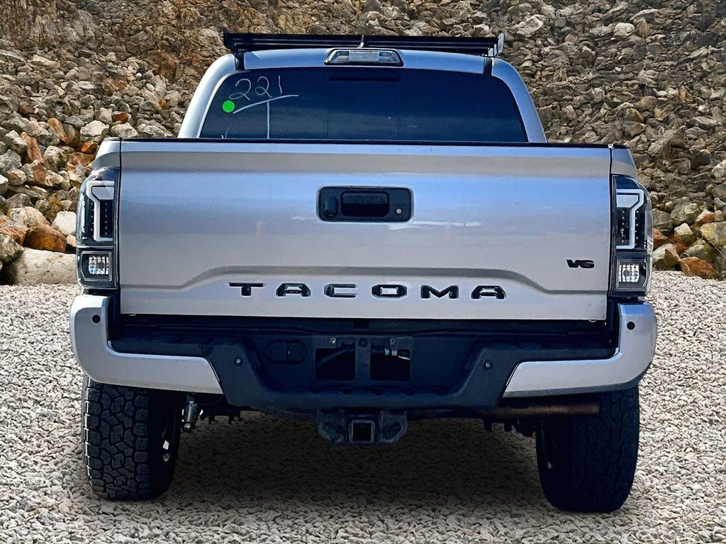 Used 2017 Toyota Tacoma TRD Sport w/ Premium & Technology Package image 4