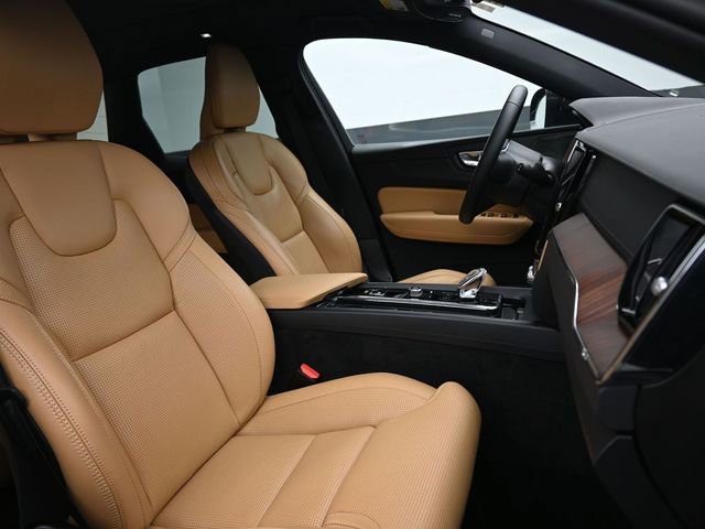 Used 2023 Volvo XC60 B6 Ultimate w/ Climate Package image 37