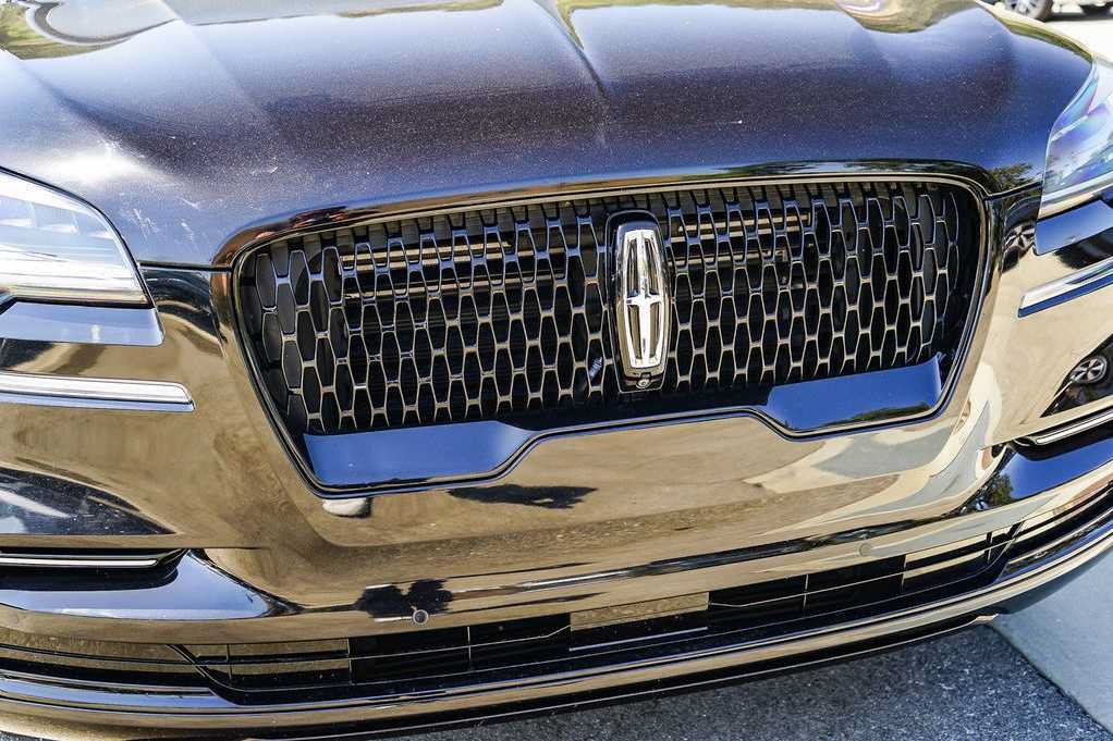 Used 2022 Lincoln Aviator Reserve w/ Equipment Group 201A AWD/4WD image 8