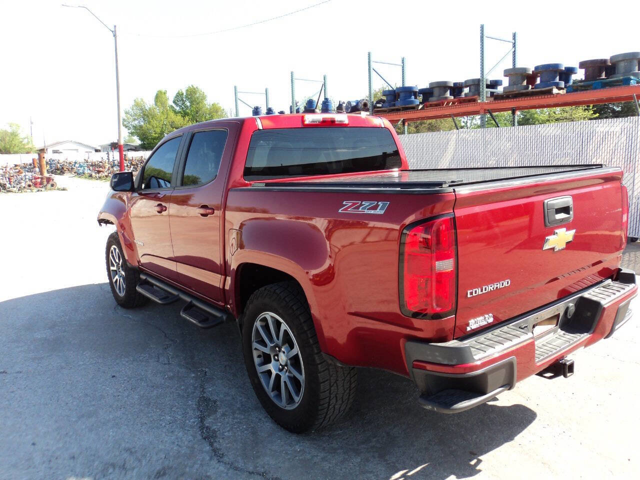 Used 2015 Chevrolet Colorado Z71 w/ LPO, Gearon Divider Package AWD/4WD image 3
