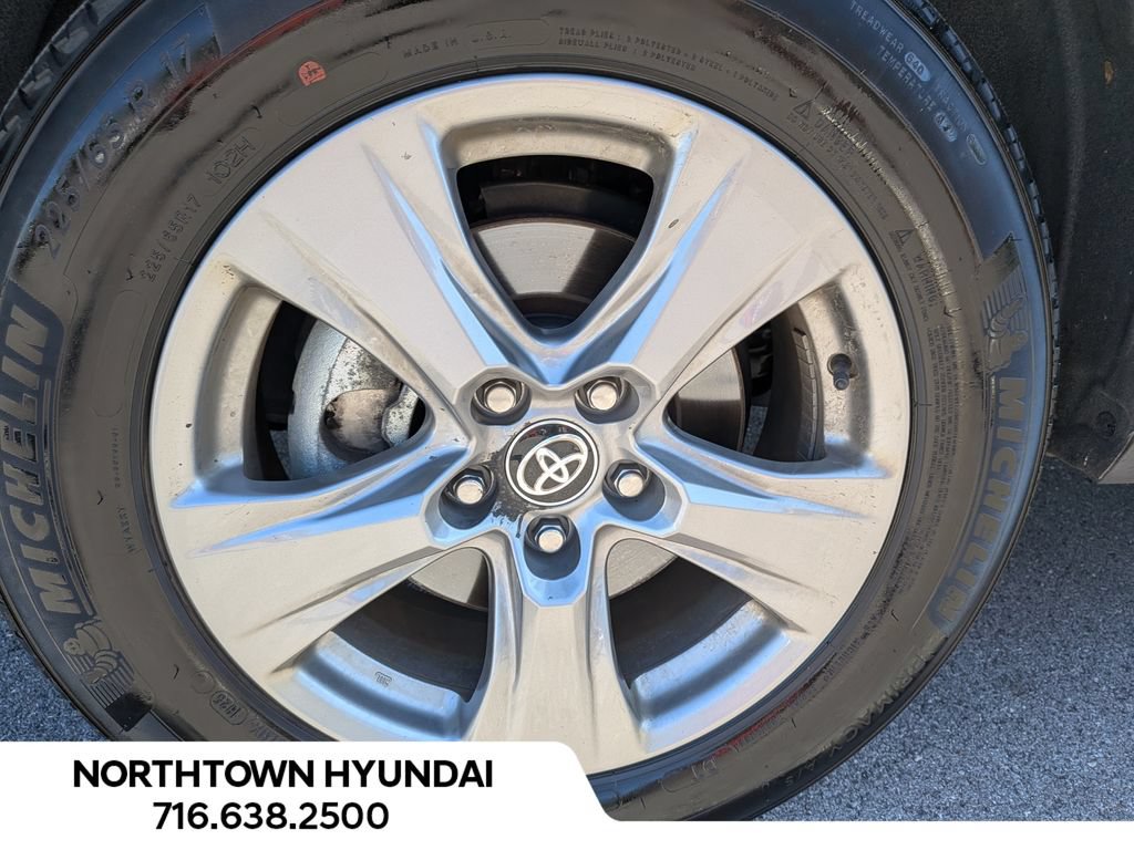 Used 2025 Toyota RAV4 XLE AWD/4WD image 37