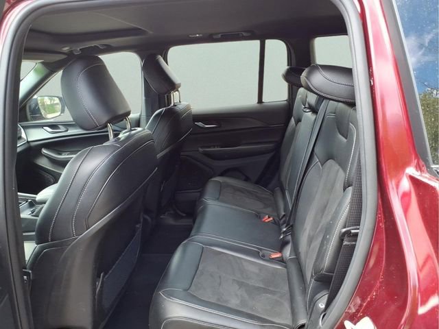 Used 2024 Jeep Grand Cherokee Altitude AWD/4WD image 8