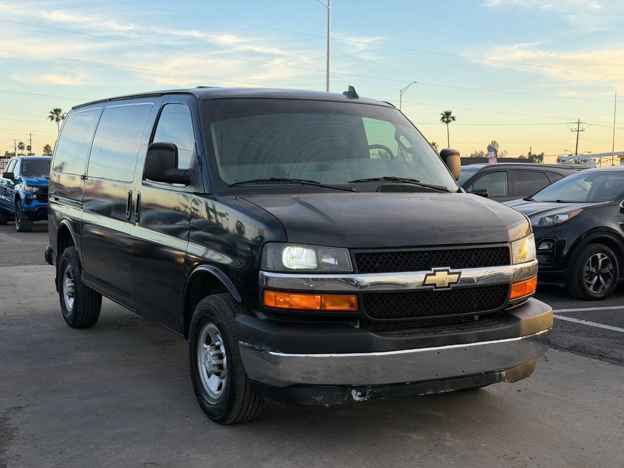 Used 2018 Chevrolet Express 2500 w/ Driver Convenience Package image 12