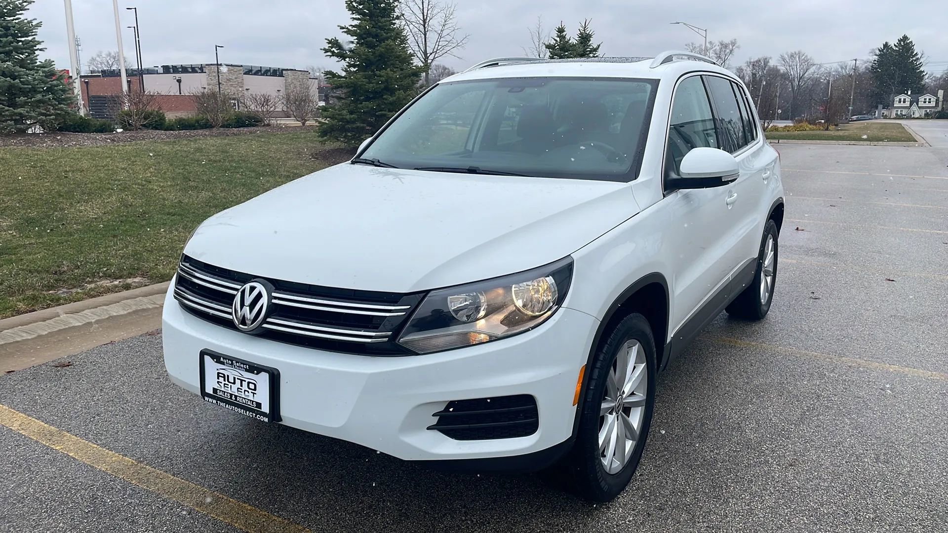 Used 2017 Volkswagen Tiguan Wolfsburg Edition AWD/4WD image 3