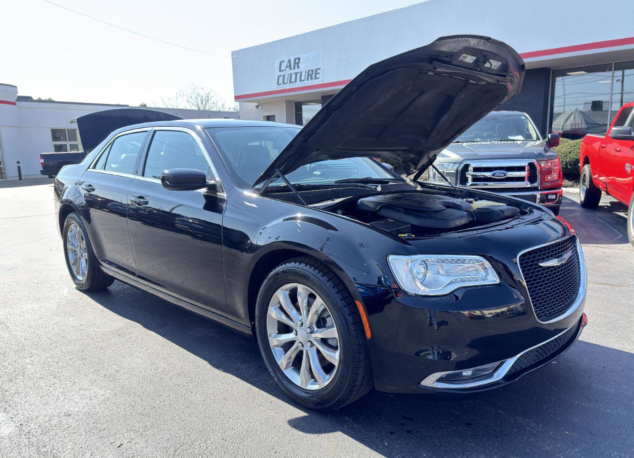 Used 2015 Chrysler 300 Limited w/ Driver Convenience Group image 68