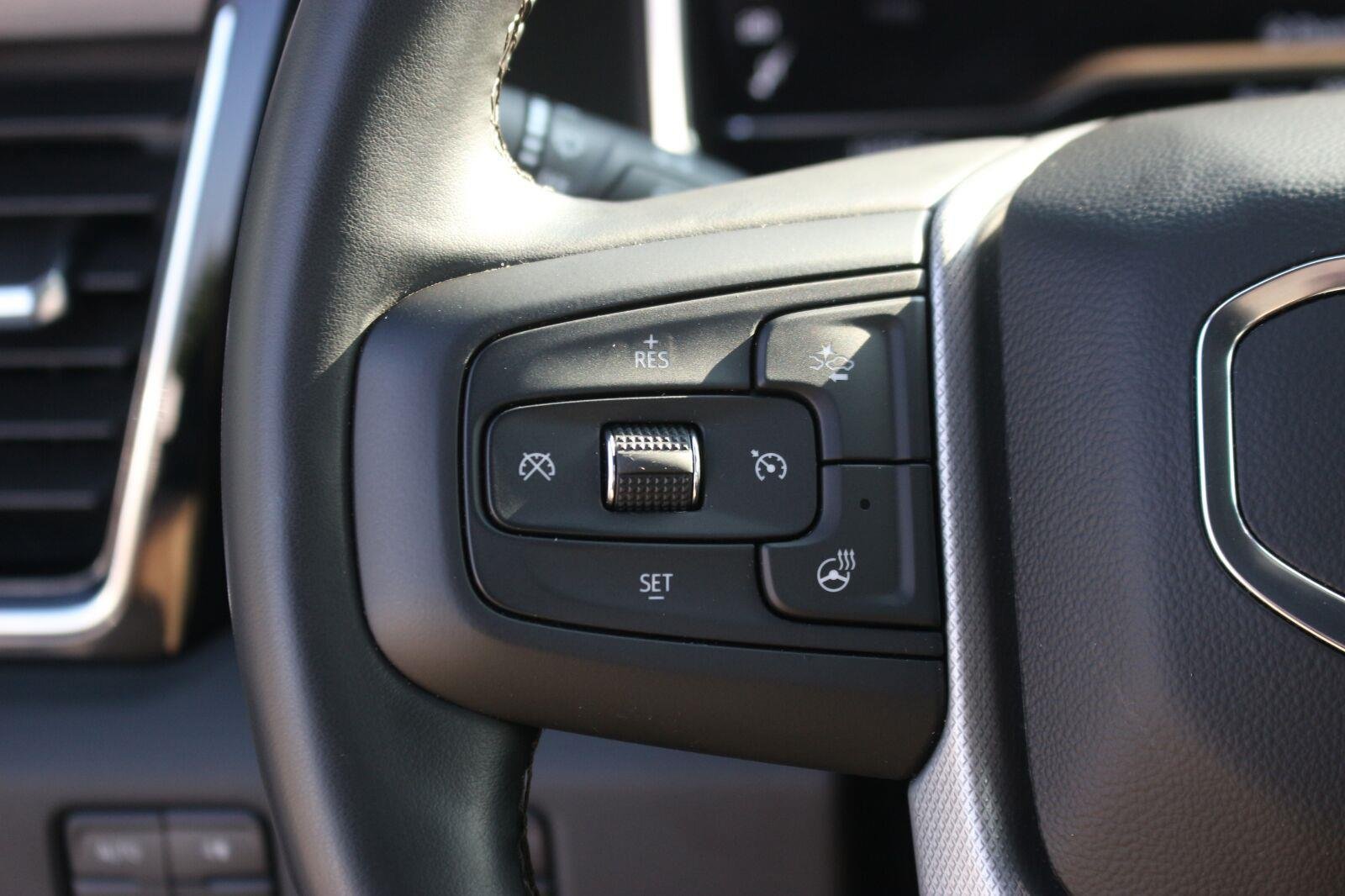 Used 2025 GMC Sierra 2500 Denali w/ Denali Reserve Package AWD/4WD image 18